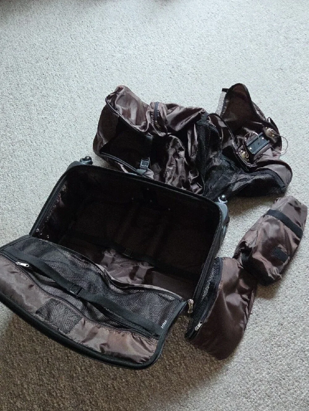 Brown 4 Wheels Rolling Carryon Travel Bag - Classic Professional Carry.